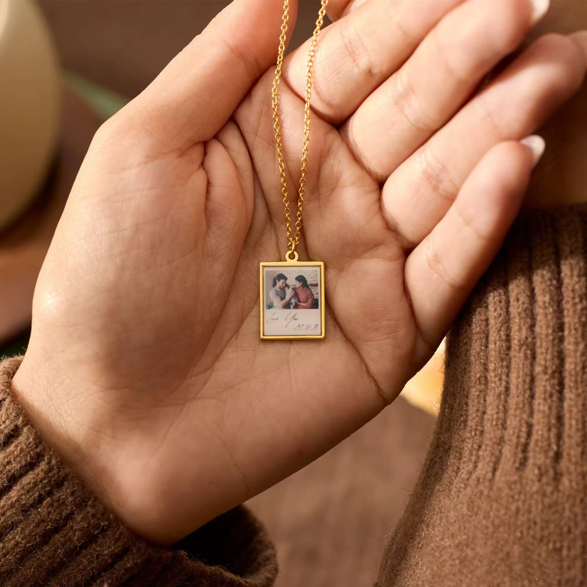 Personalized photo necklace