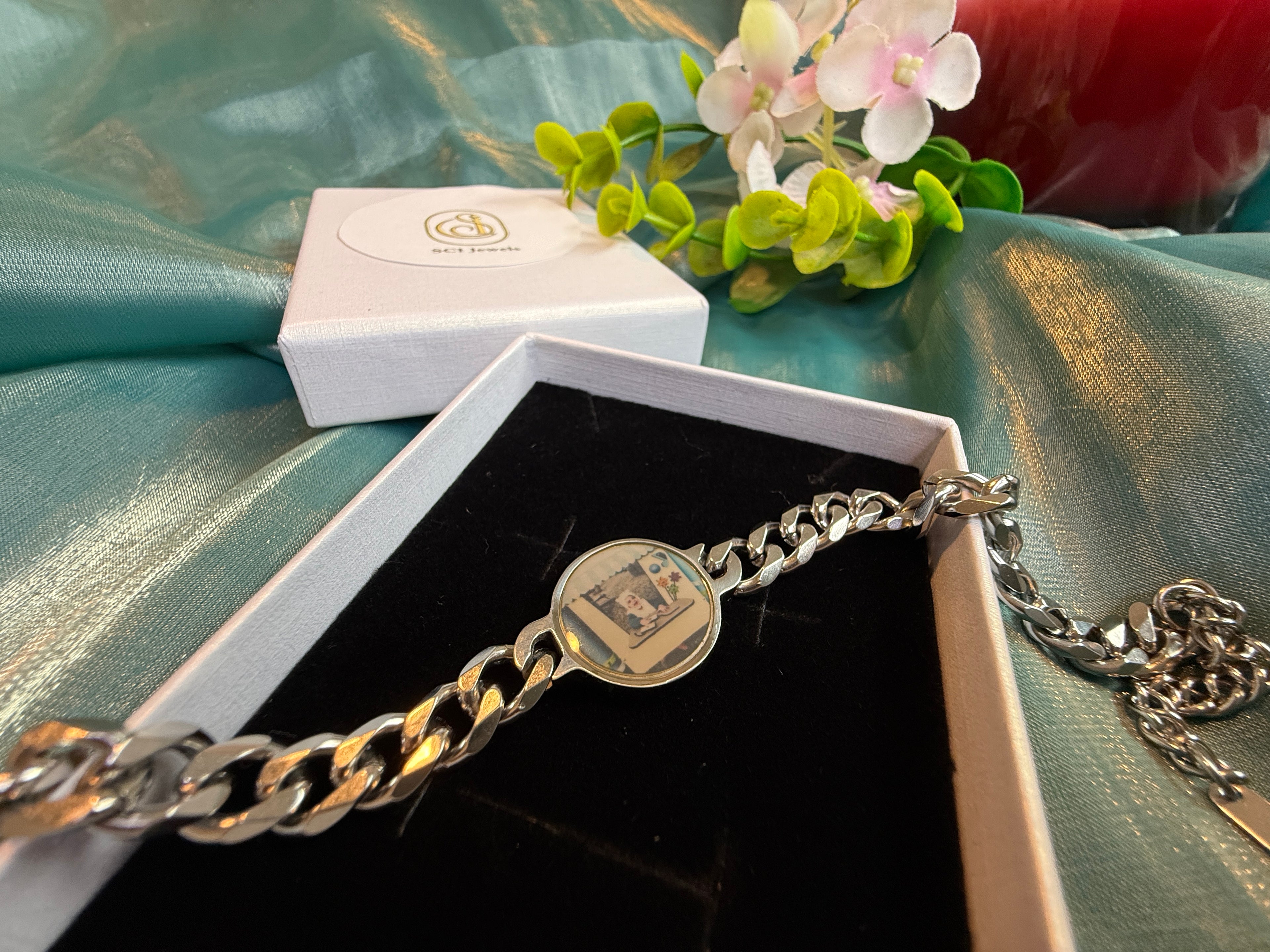 Temperature Activated Photo Bracelet – Custom Hidden Picture Jewelry Gift